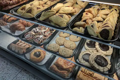 Bee May Bakery photo 2